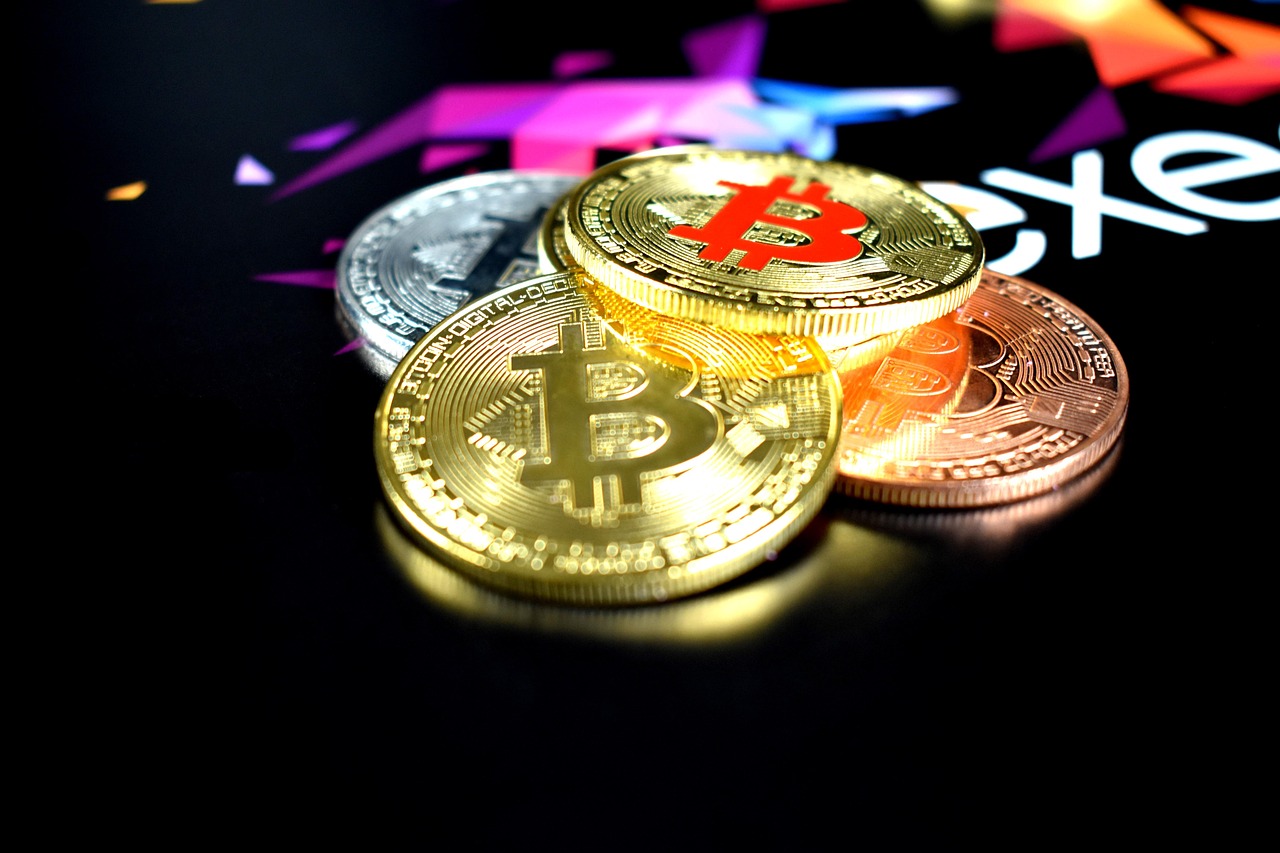 黄金再飙新高！数据：比特币通常在100~150天内跟进拉涨